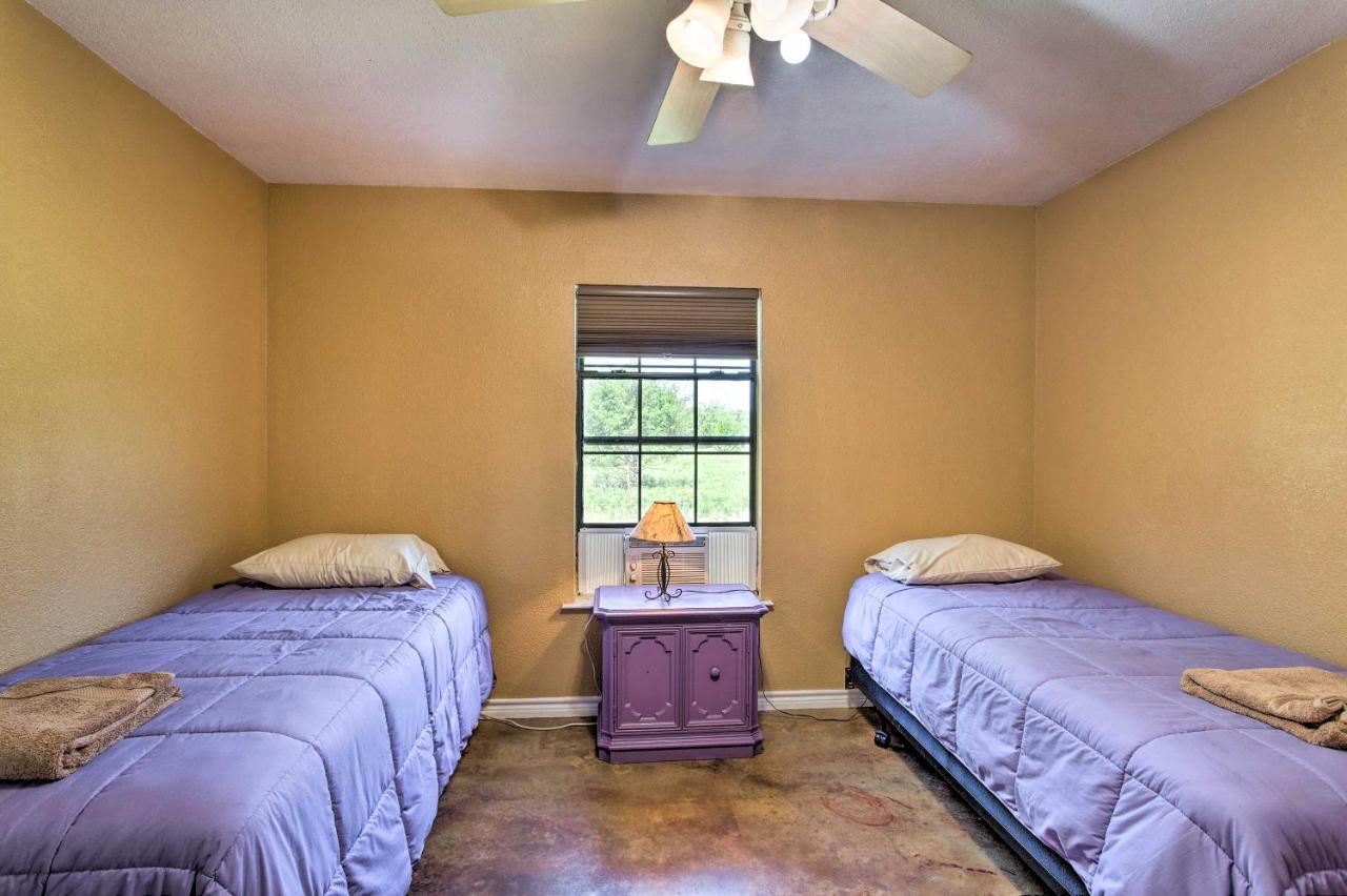 Texas Cabin On 130 Acres Walk To Lake Ray Roberts Collinsville Bagian luar foto