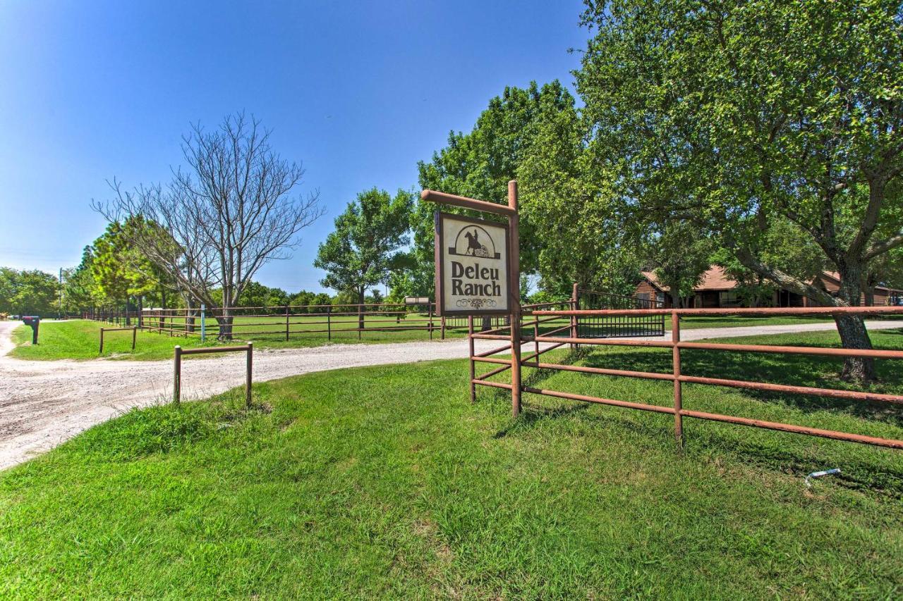Texas Cabin On 130 Acres Walk To Lake Ray Roberts Collinsville Bagian luar foto
